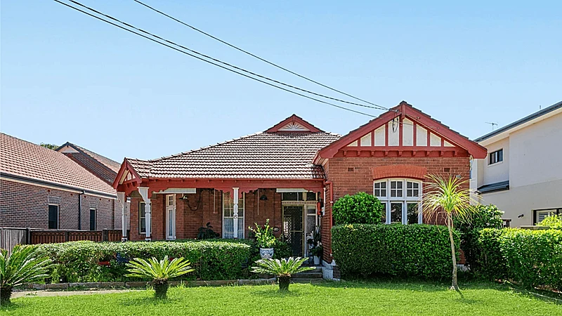 External Walls Reconnected to Load-Bearing Structure After Decades of Tie Failure